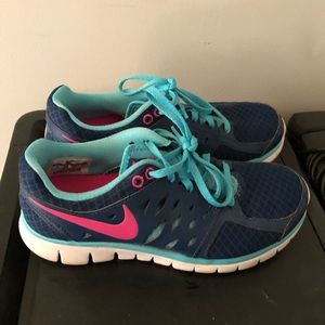 Nike flex run sneakers